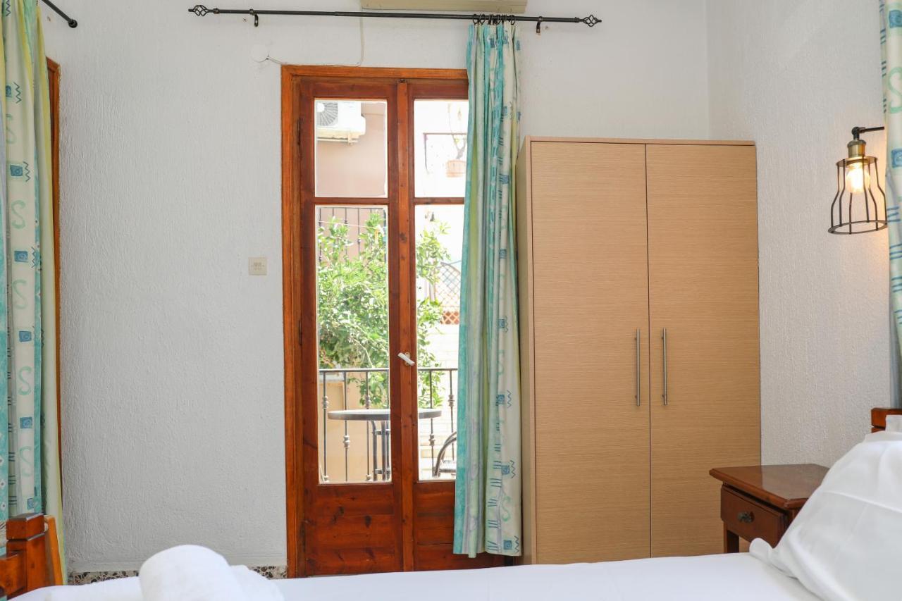 סקופלוס טאון Fotini Rooms מראה חיצוני תמונה